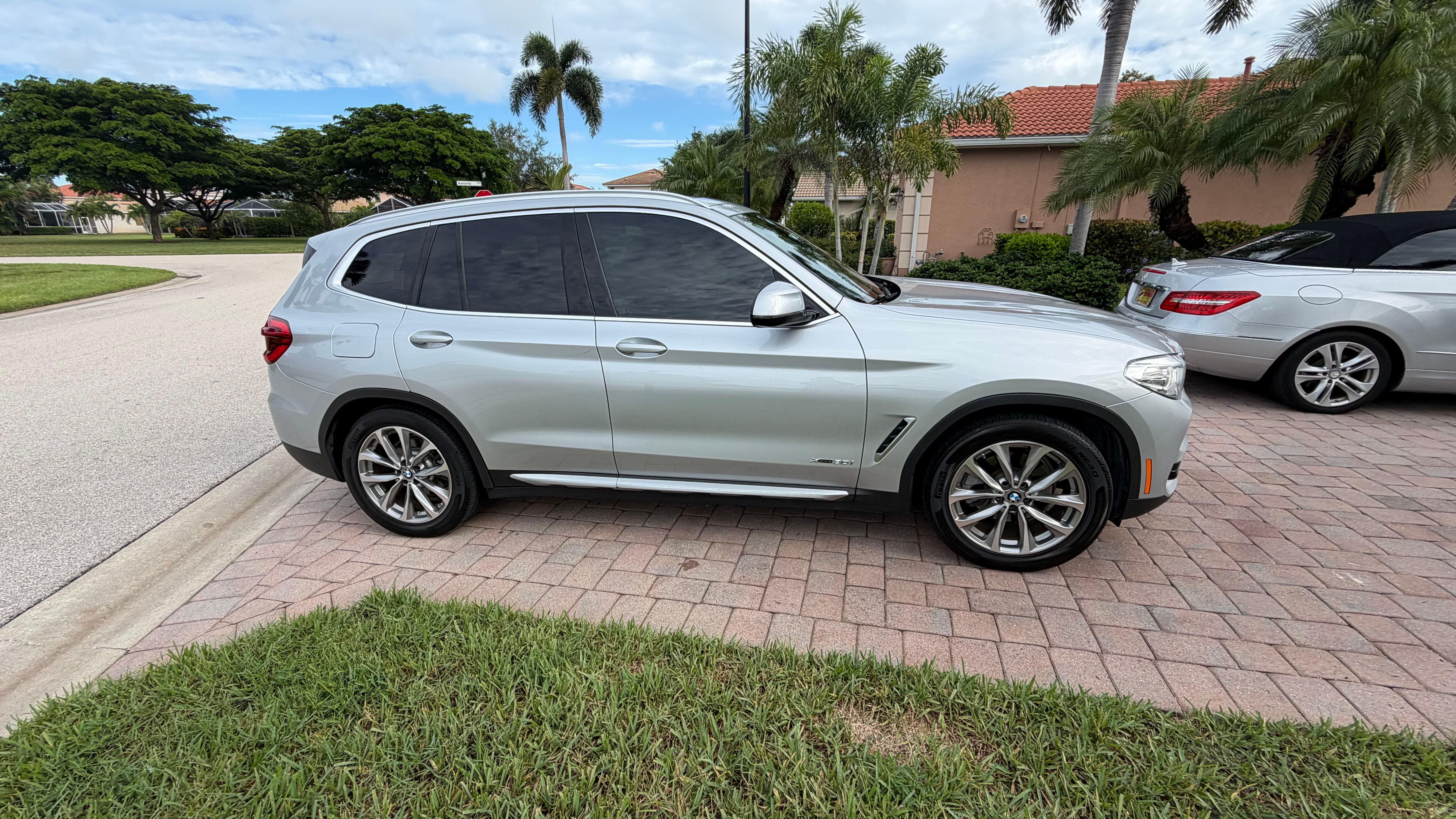 Used 2018 BMW X3 xDrive30i AWD/4WD image 1