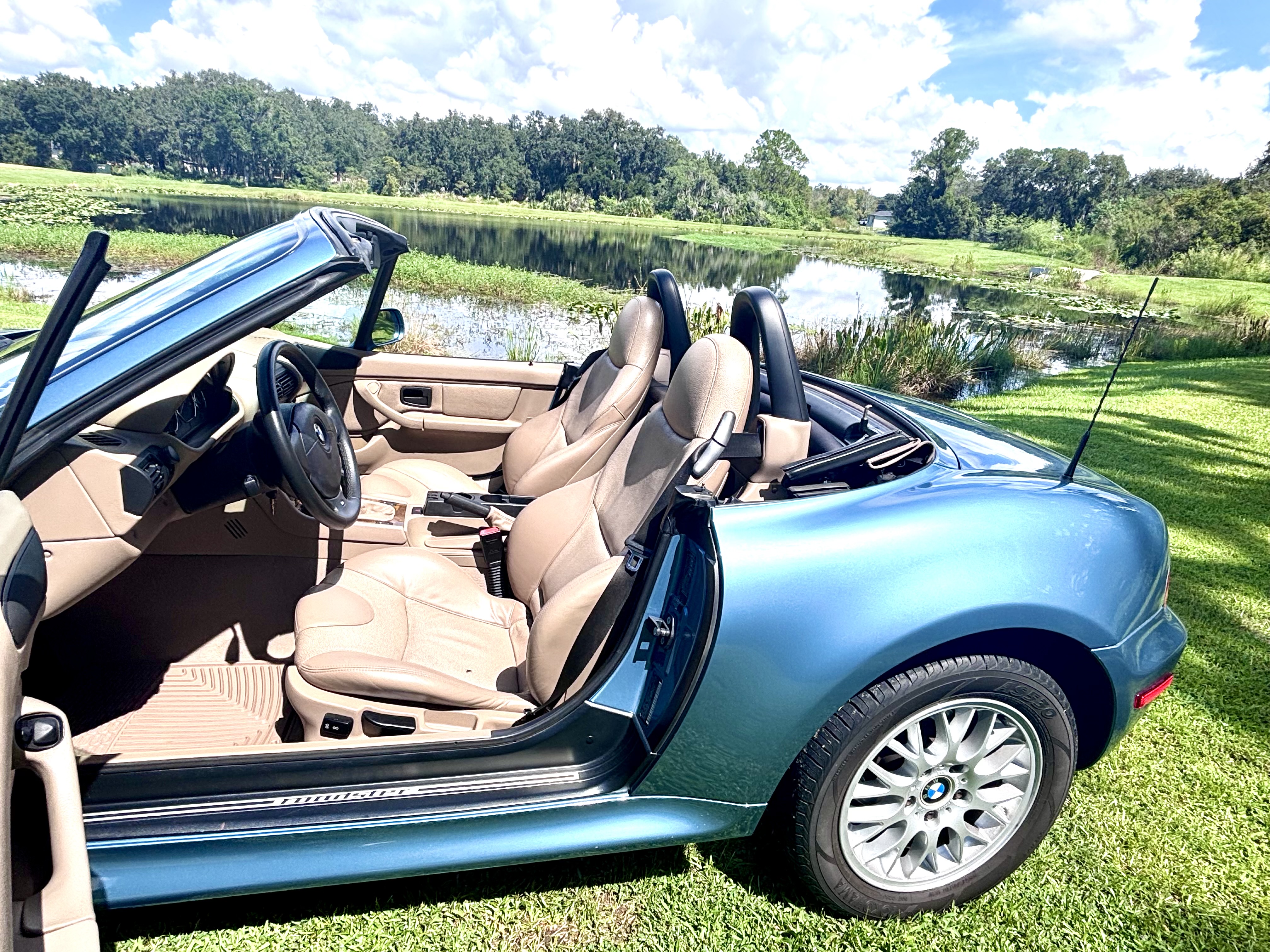 Used 2001 BMW Z3 2.5i RWD image 9