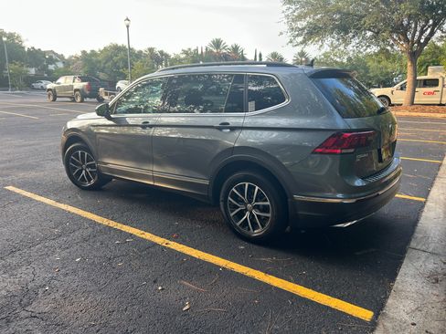 Used 2020 Volkswagen Tiguan SE w/ Panoramic Sunroof Package AWD/4WD image 8