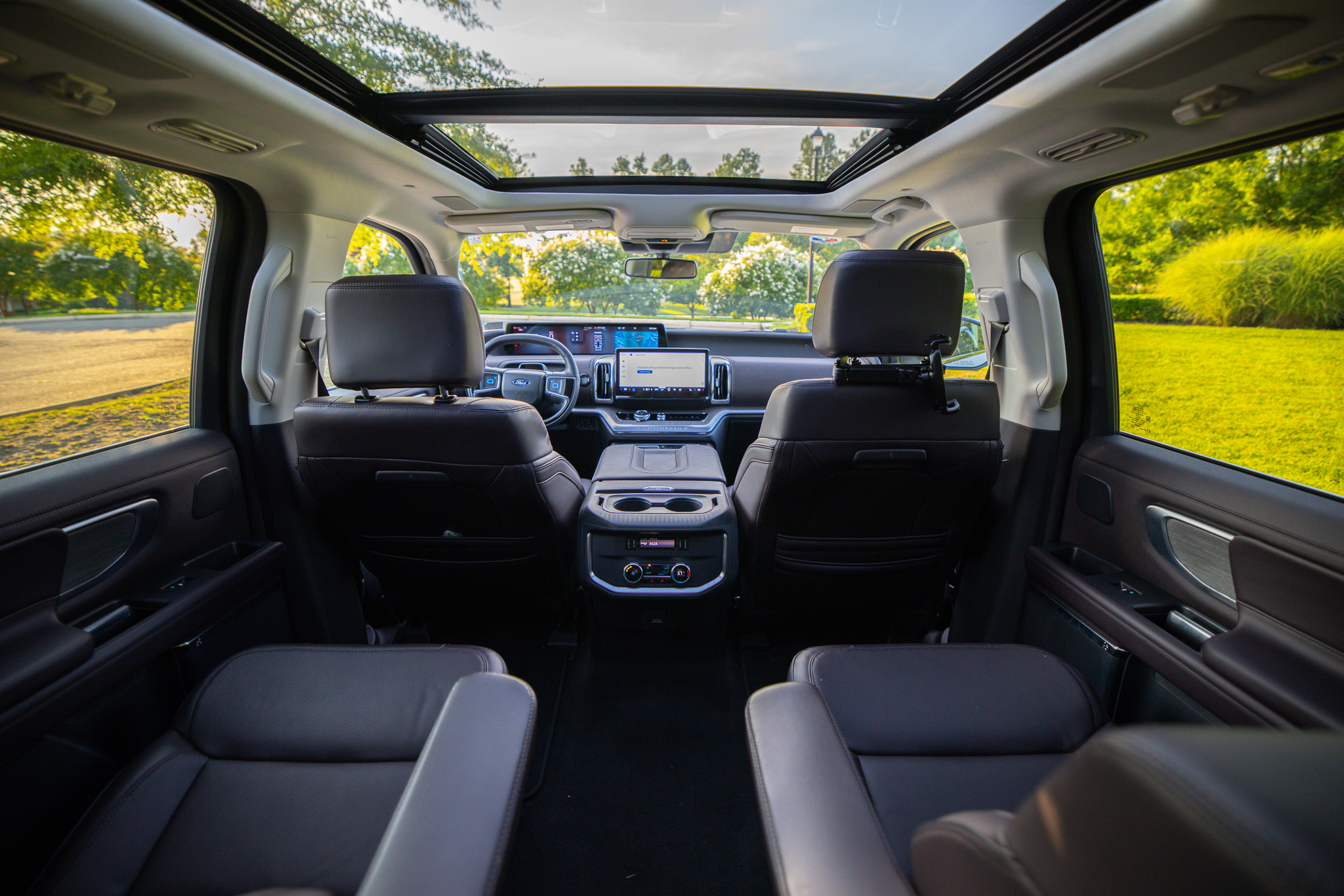 Used 2025 Ford Expedition Max Platinum w/ Platinum Ultimate Package AWD/4WD image 28