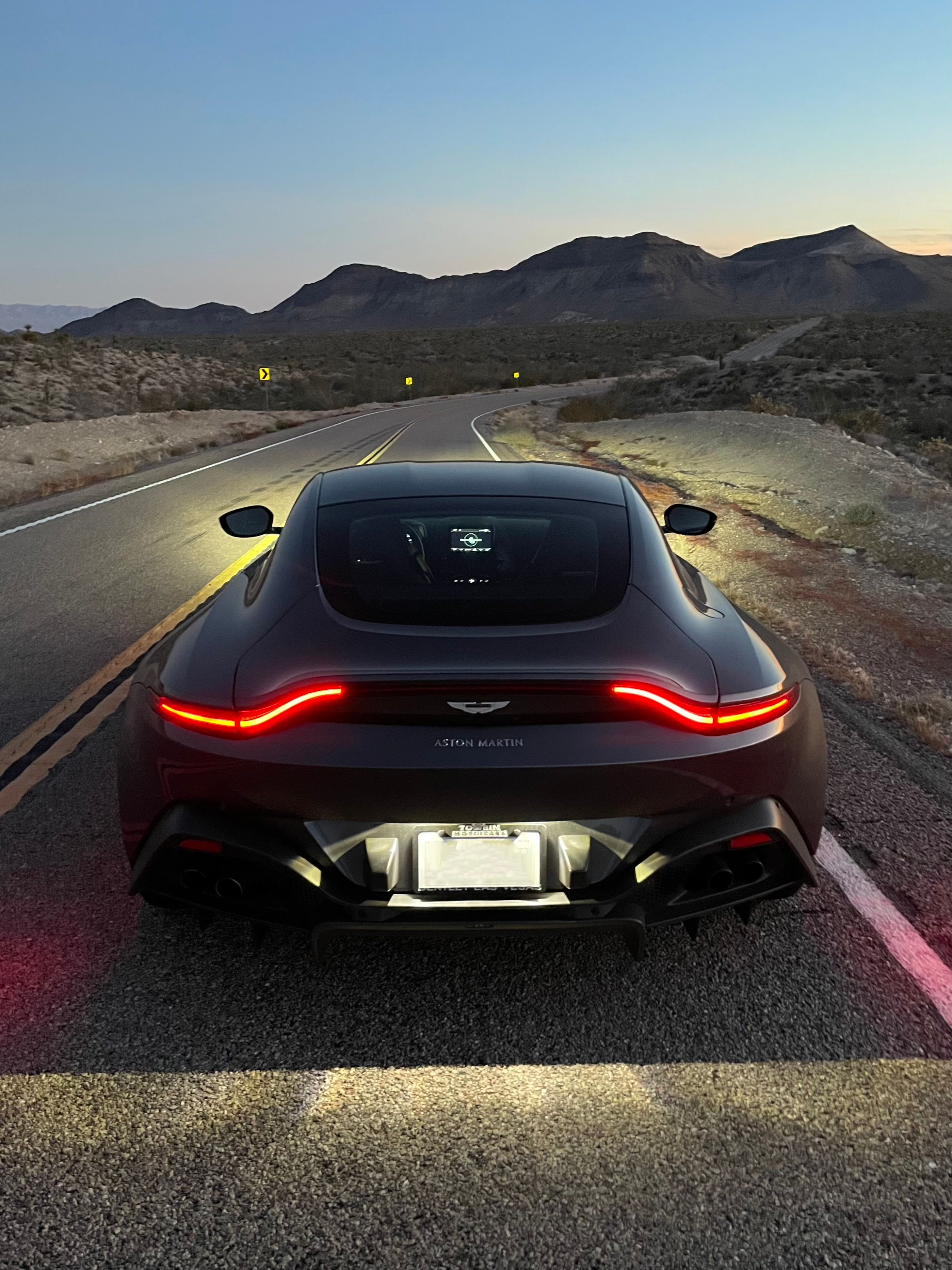 Used 2019 Aston Martin V8 Vantage Coupe RWD image 14