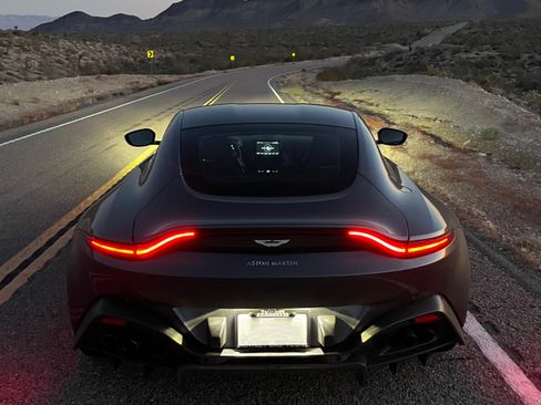 Used 2019 Aston Martin V8 Vantage Coupe image 14