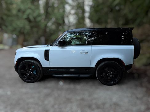 Used 2022 Land Rover Defender 90 image 9