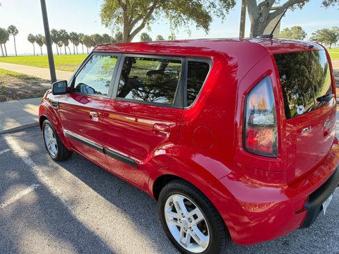 Used 2010 Kia Soul + FWD image 4