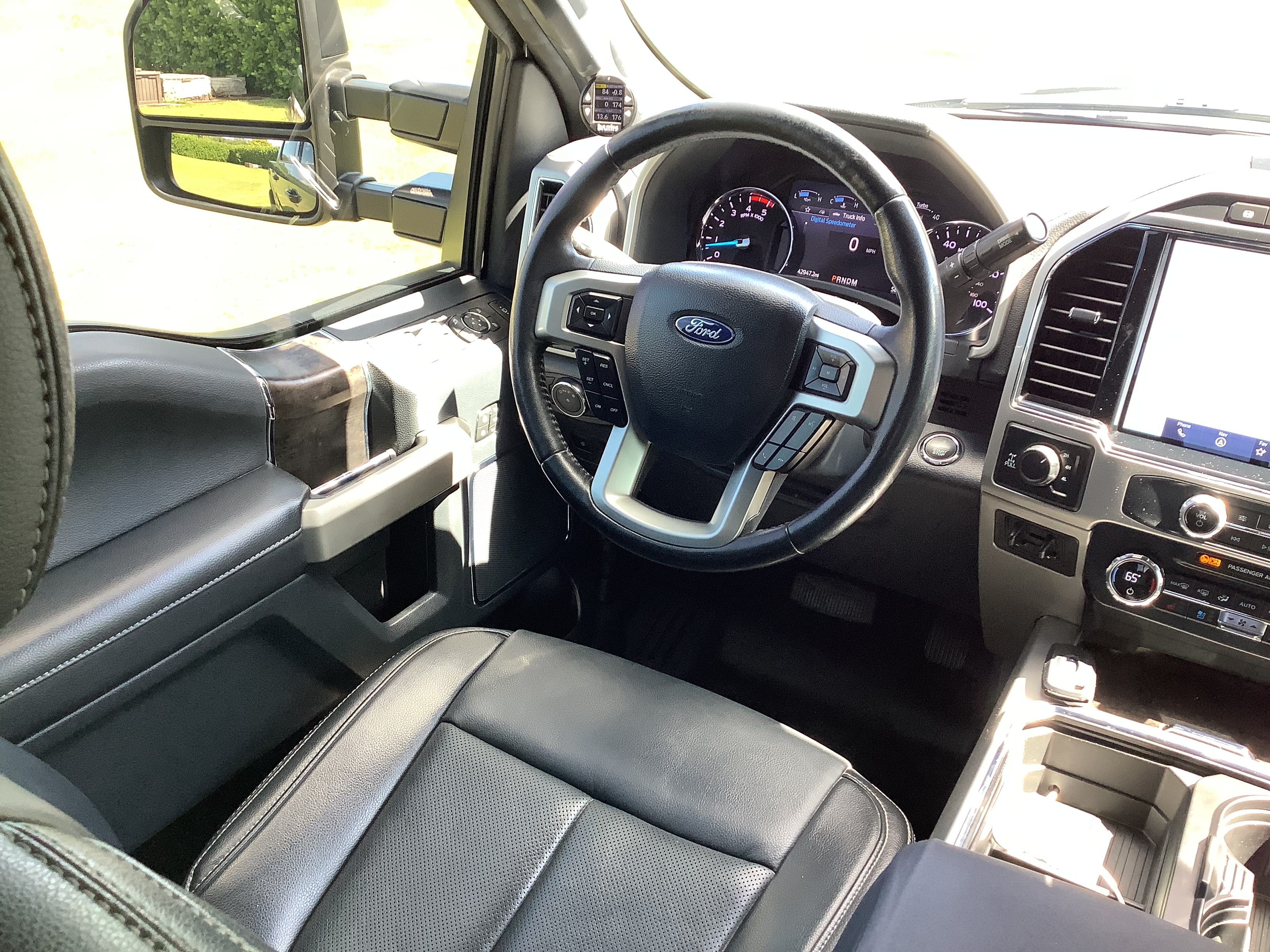 Used 2022 Ford F250 Lariat w/ Black Appearance Package AWD/4WD image 31