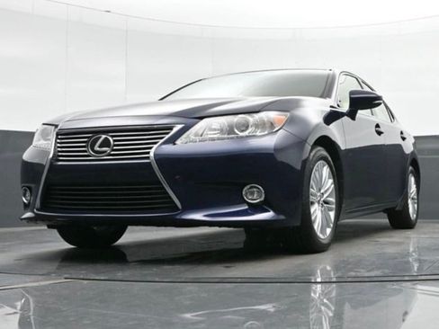 Used 2015 Lexus ES 350 w/ Luxury Package image 2