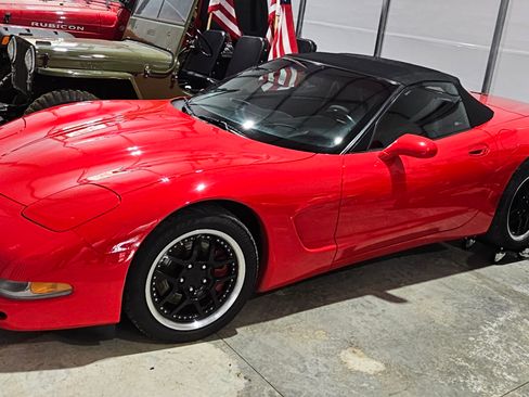 Used 1999 Chevrolet Corvette Convertible w/ Memory Pkg image 1