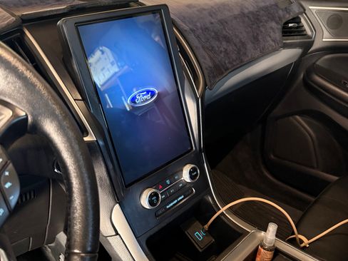 Used 2022 Ford Edge SEL w/ Convenience Package image 4