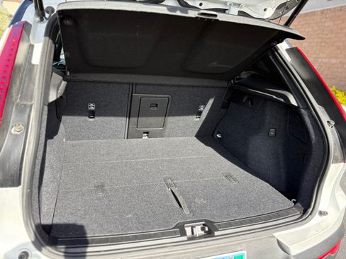 Used 2022 Volvo XC40 P8 Recharge Ultimate image 16