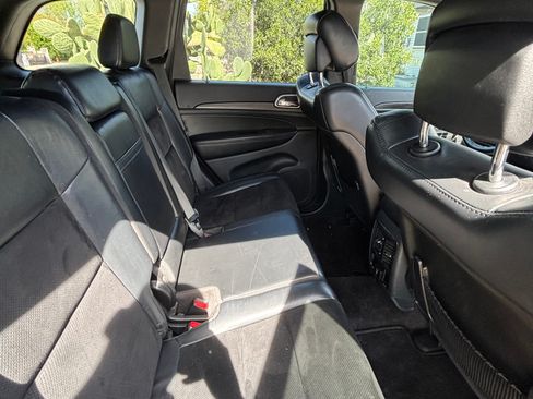 Used 2018 Jeep Grand Cherokee Altitude image 12