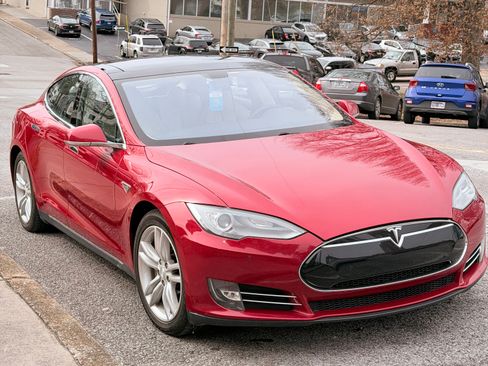 Used 2013 Tesla Model S image 1