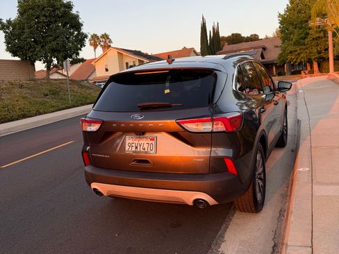 Used 2020 Ford Escape Titanium w/ Titanium Premium Package 2.0 image 17