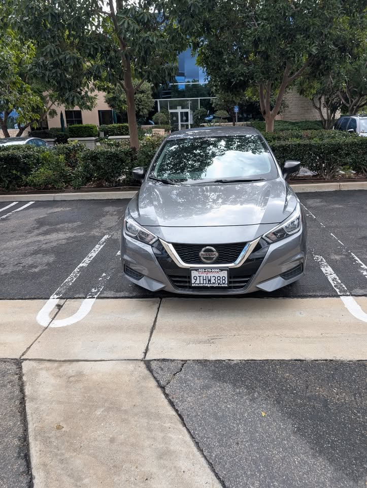 Used 2022 Nissan Versa S w/ Trunk Package FWD image 2