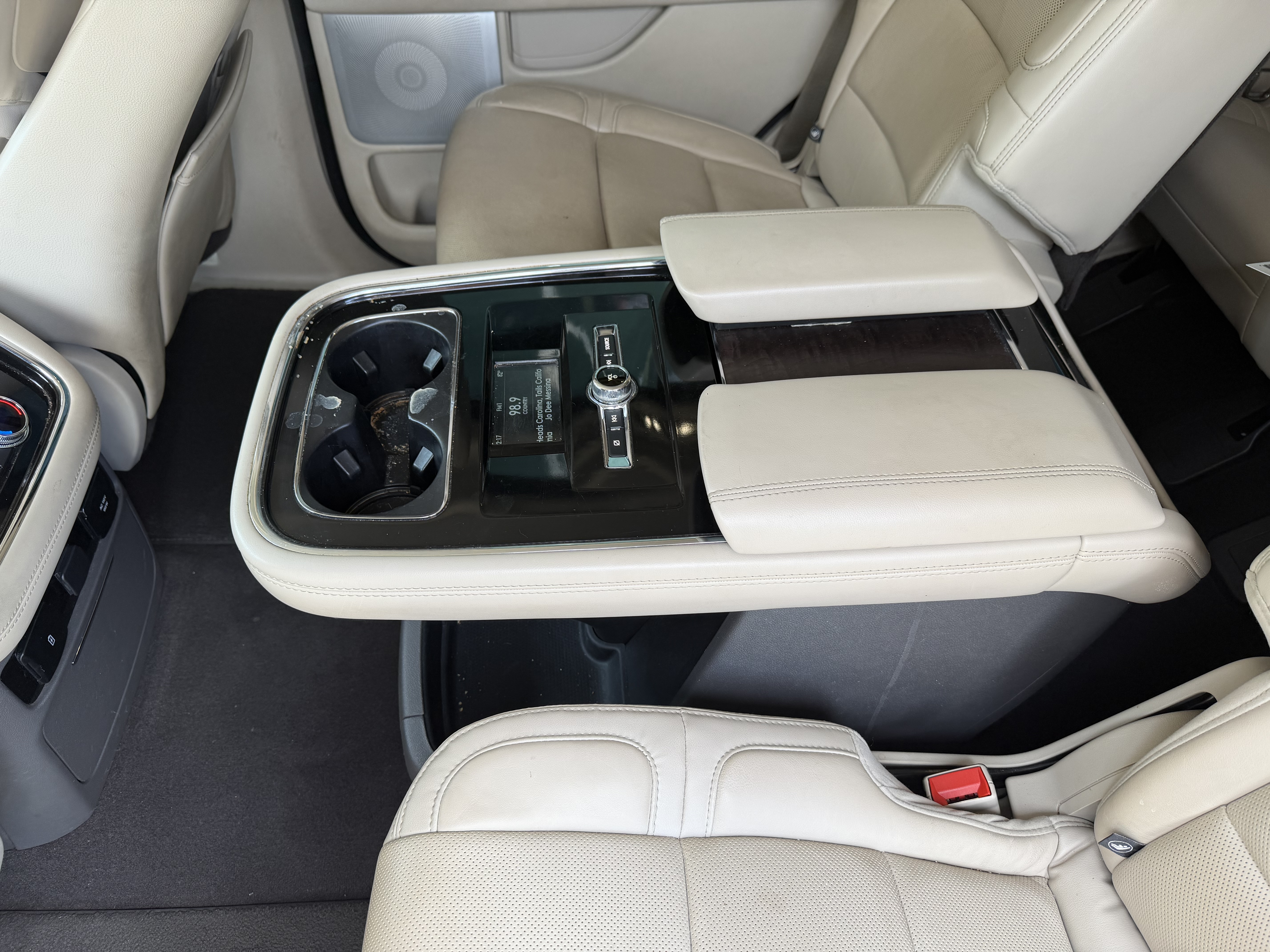 Used 2020 Lincoln Navigator Reserve w/ Luxury Package AWD/4WD image 11