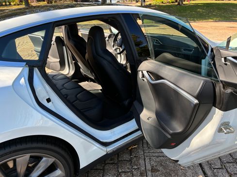 Used 2015 Tesla Model S P85D image 11