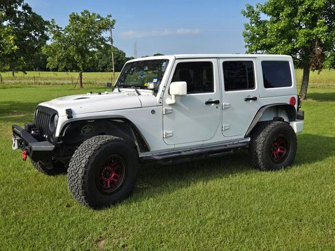 Used 2013 Jeep Wrangler Unlimited Sahara w/ Connectivity Group image 4