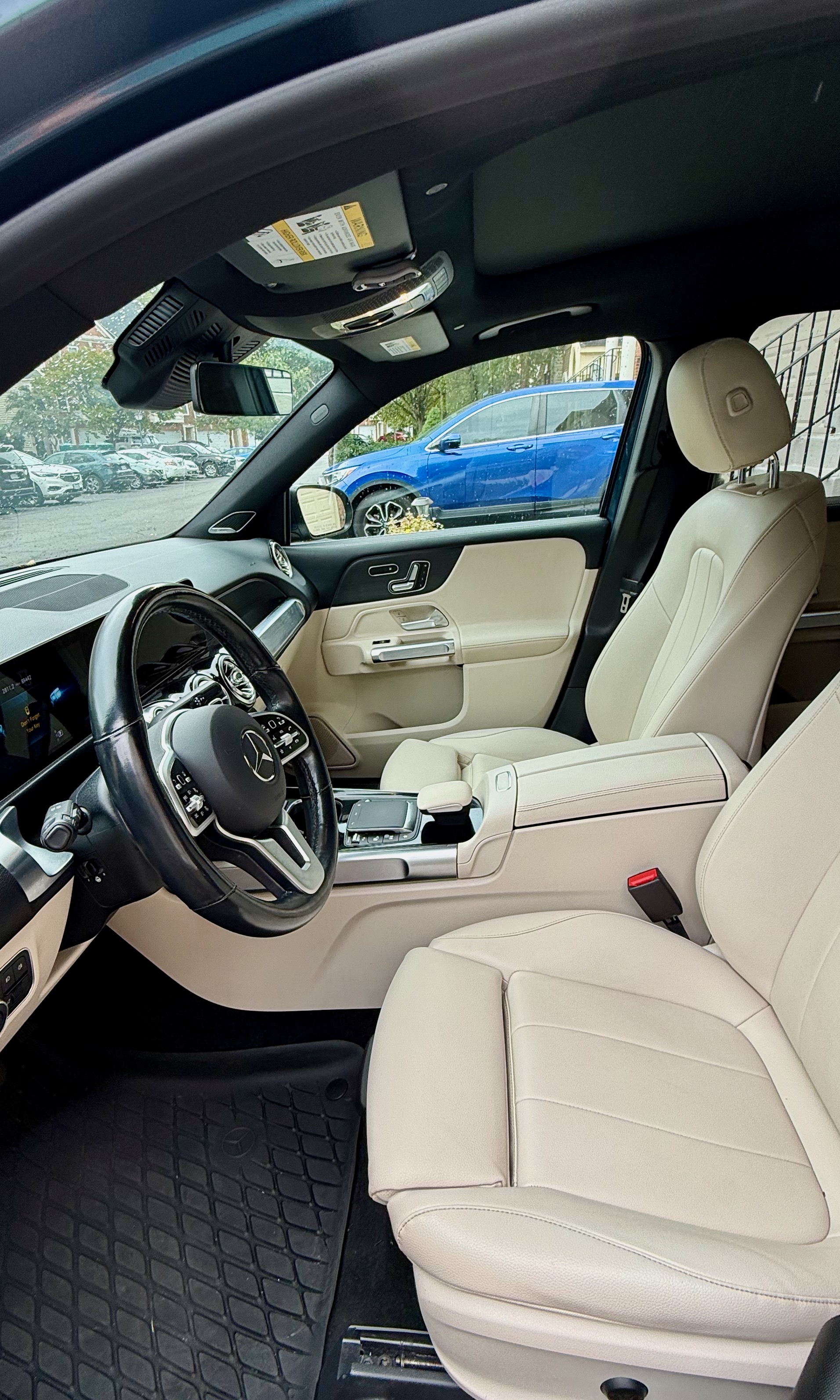 Used 2021 Mercedes-Benz GLB 250 4MATIC image 11