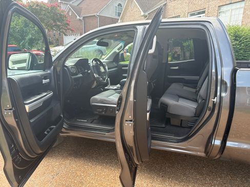 Used 2016 Toyota Tundra SR5 image 8