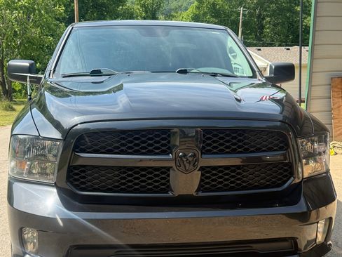 Used 2017 RAM 1500 Express w/ Express Value Package AWD/4WD image 1