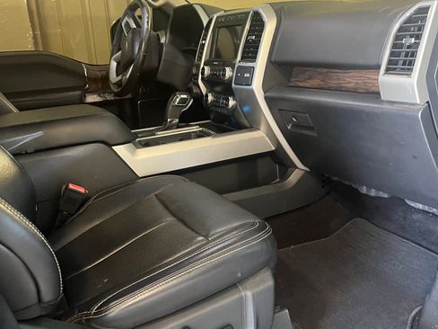 Used 2019 Ford F150 Lariat w/ Equipment Group 502A Luxury AWD/4WD image 10