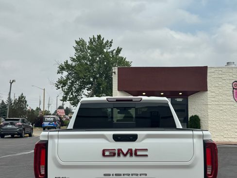 Used 2022 GMC Sierra 1500 SLT w/ SLT Premium Plus Package AWD/4WD image 4