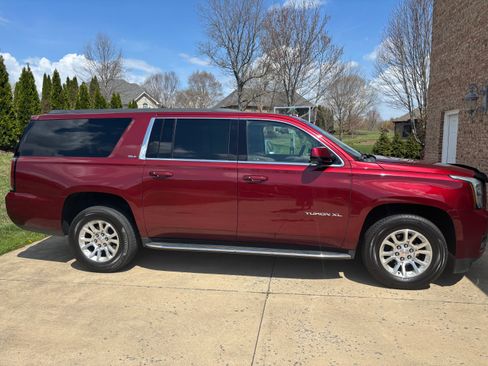 Used 2020 GMC Yukon XL SLT w/ Open Road Package image 2