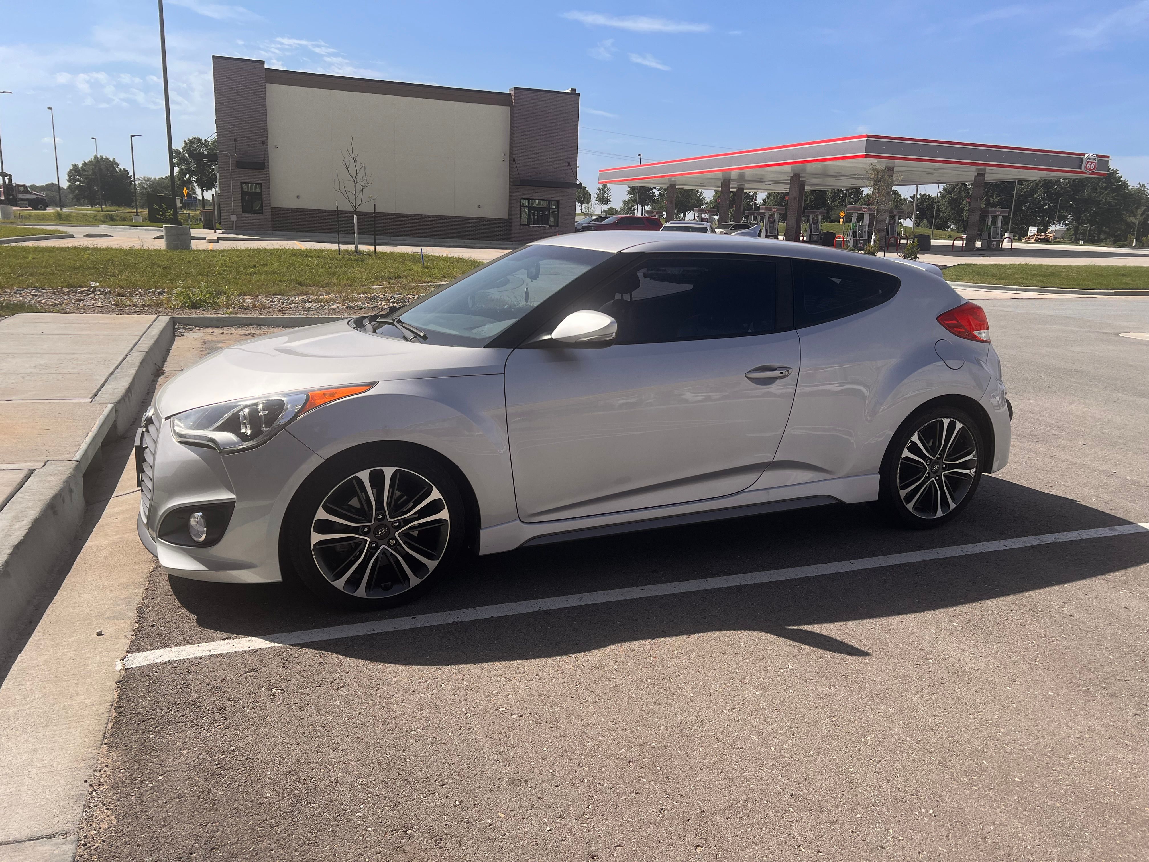 Used 2016 Hyundai Veloster Turbo FWD image 1