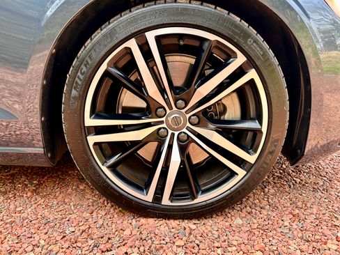 Used 2022 Volvo S60 T8 R-Design image 13