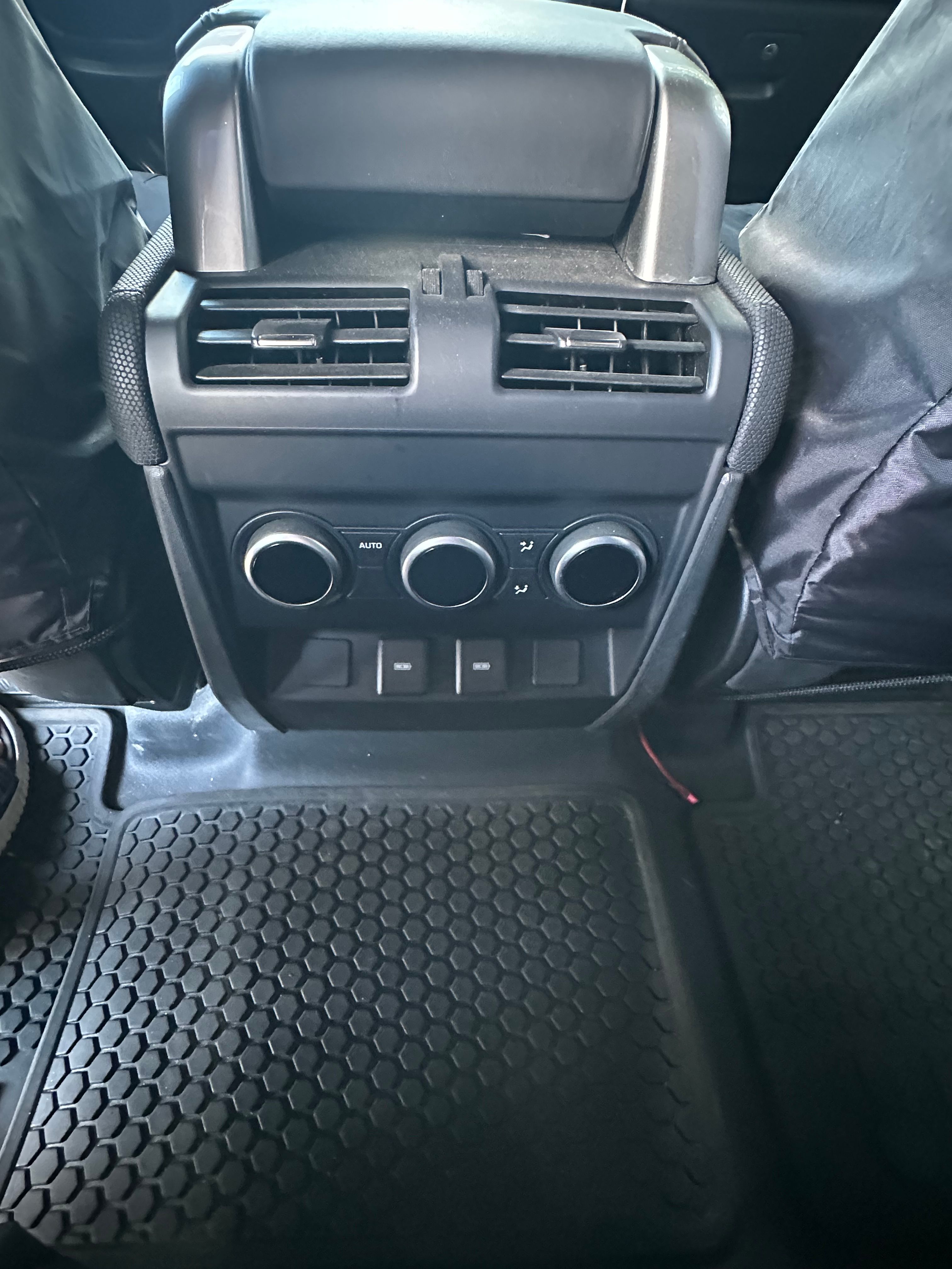 Used 2024 Land Rover Defender 130 Outbound AWD/4WD image 9