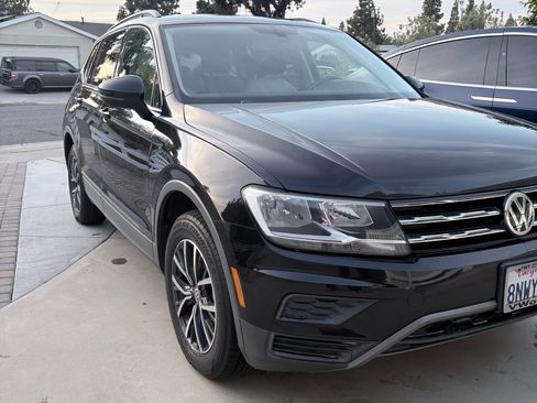 Used 2019 Volkswagen Tiguan SE w/ Panoramic Sunroof Package image 2