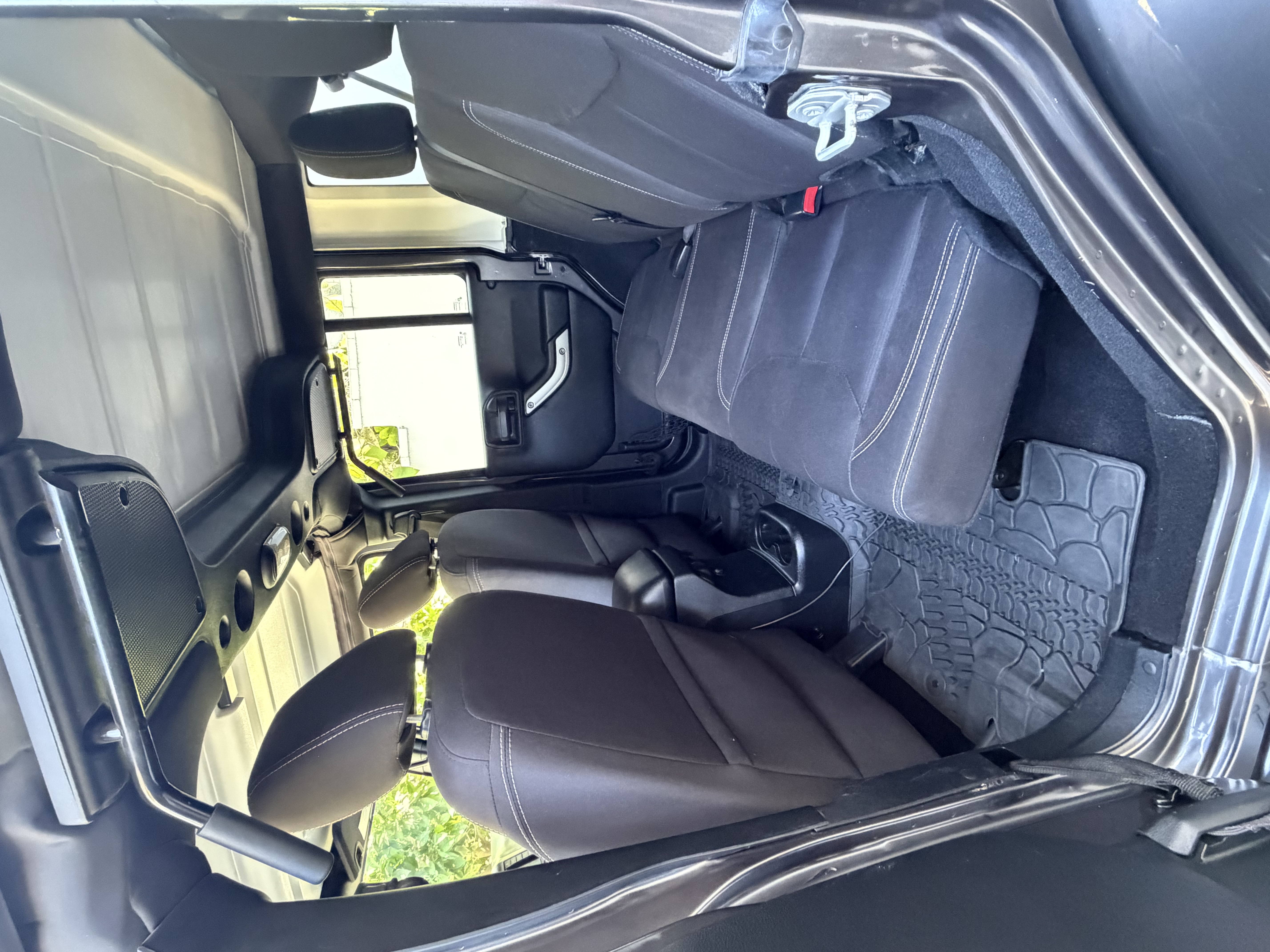 Used 2016 Jeep Wrangler Unlimited Sahara w/ Dual Top Group AWD/4WD image 18