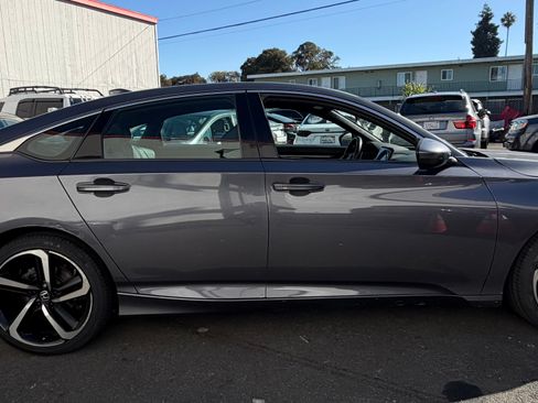 Used 2019 Honda Accord Sport image 2