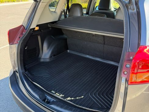 Used 2013 Toyota RAV4 LE image 17