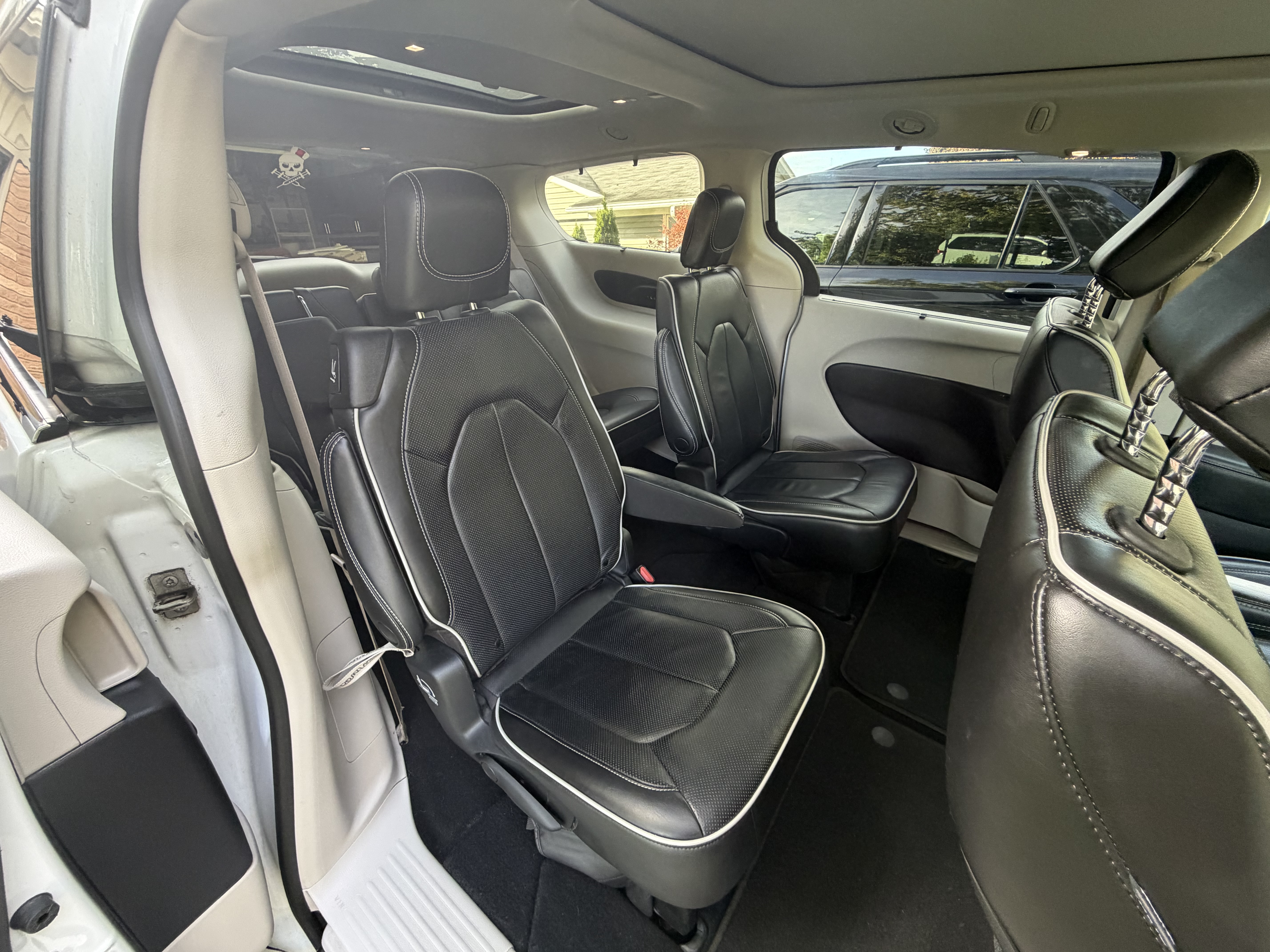 Used 2021 Chrysler Pacifica Limited AWD/4WD image 12