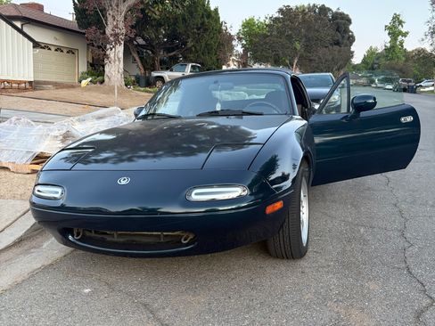 Used 1997 MAZDA MX-5 Miata RWD image 8