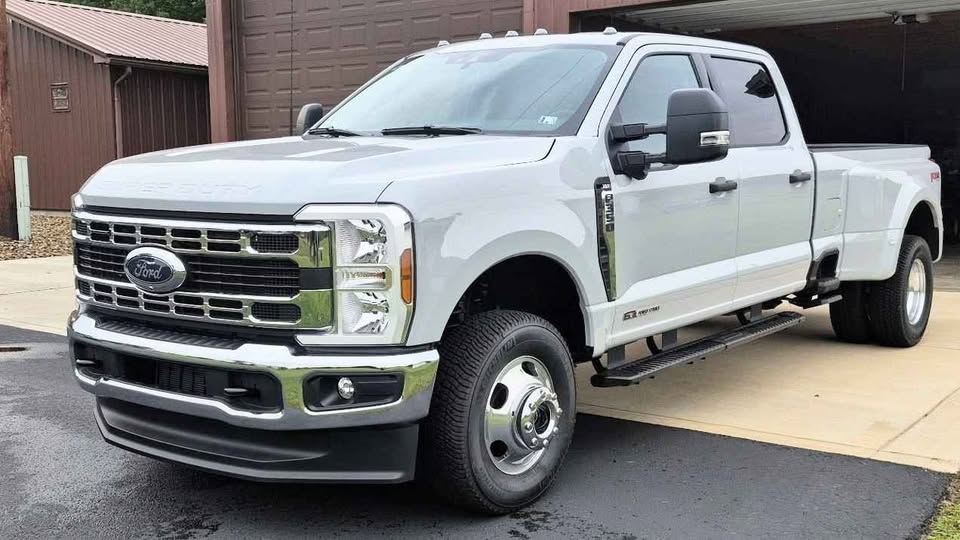 Used 2025 Ford F350 XLT w/ 360-Degree Camera Package AWD/4WD image 9