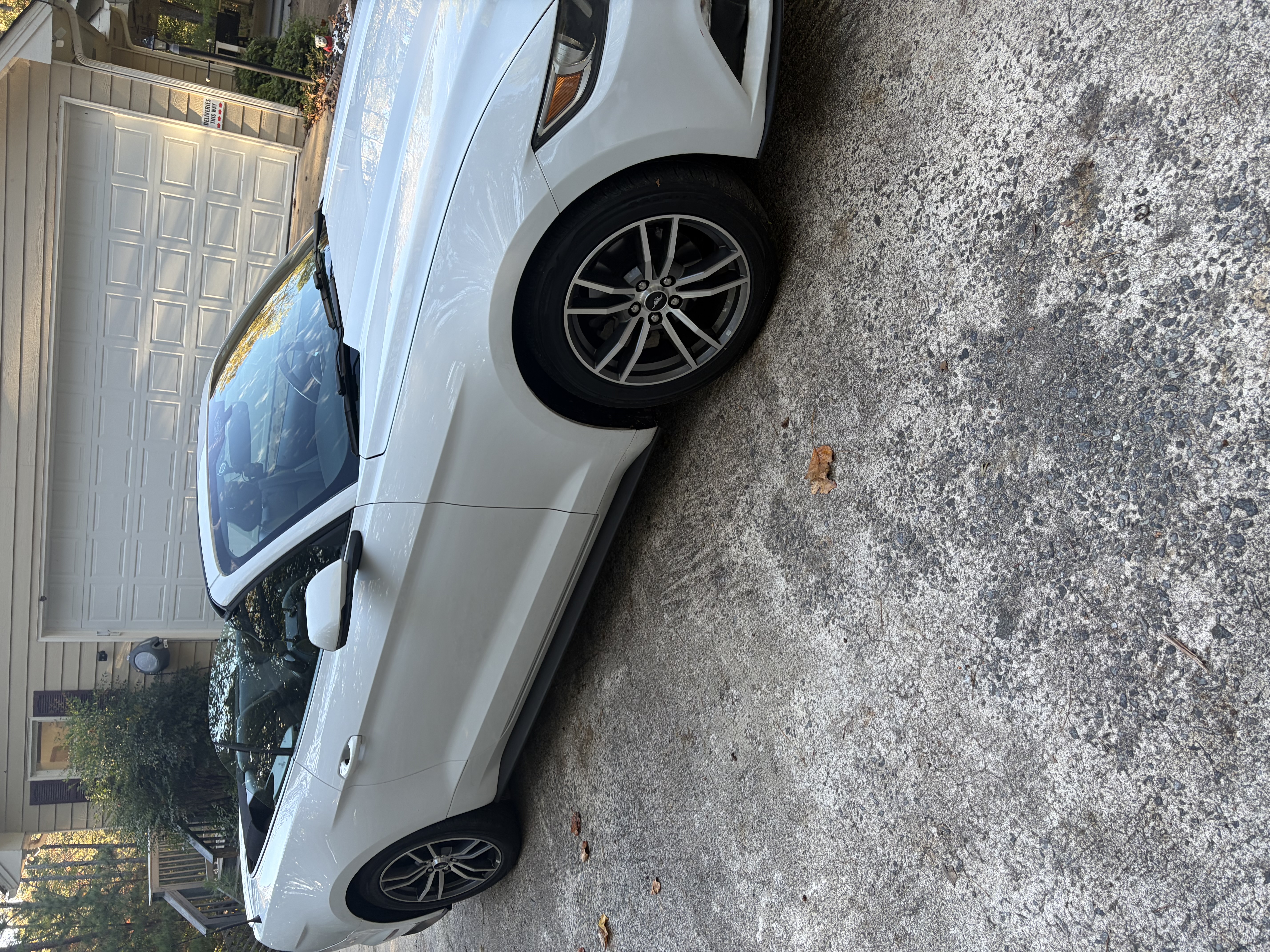 Used 2015 Ford Mustang Premium RWD image 8