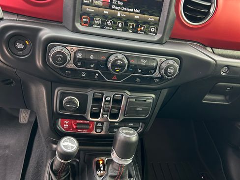 Used 2021 Jeep Wrangler Unlimited Rubicon w/ Xtreme Recon 35" Tire Package image 20