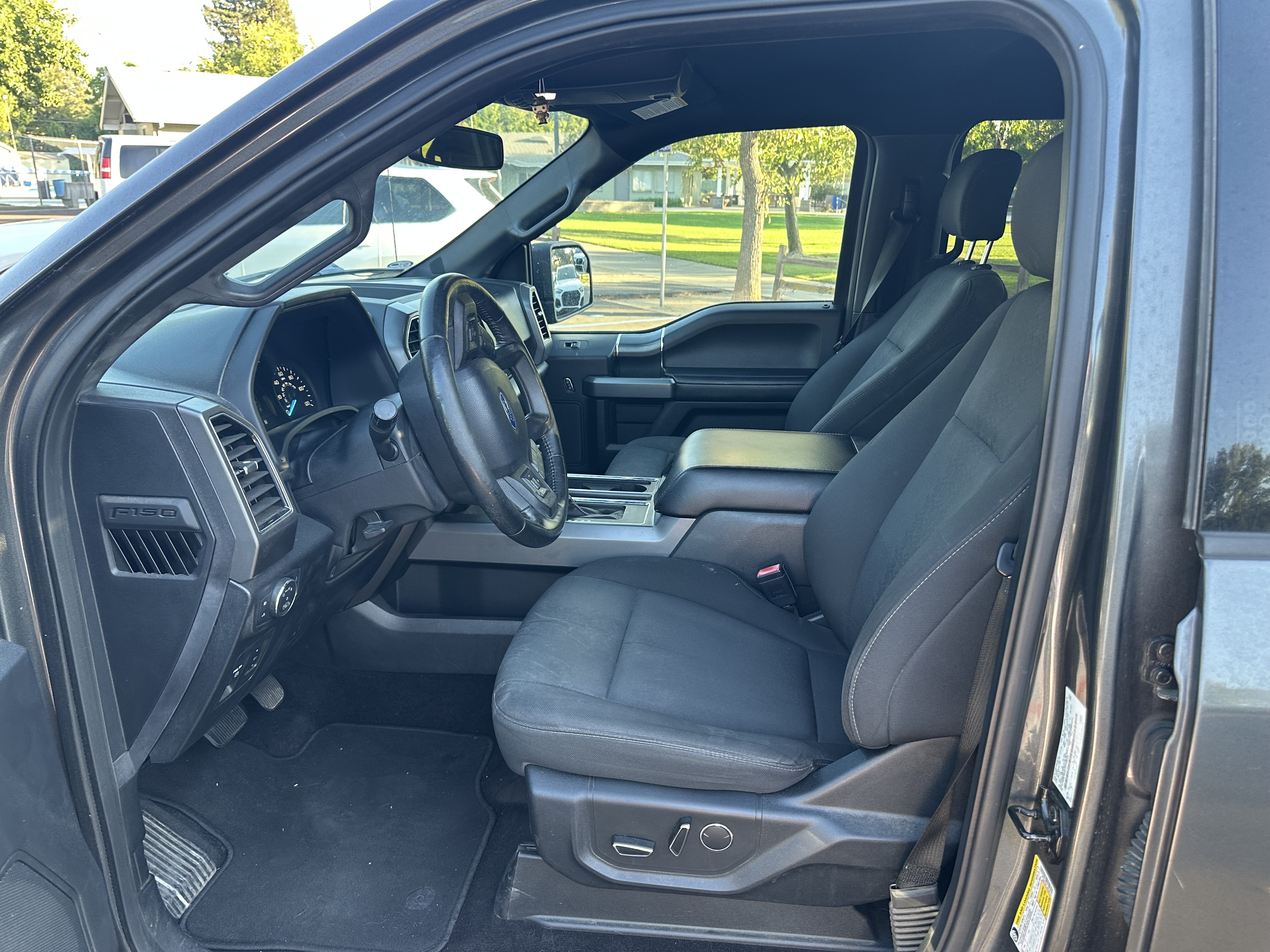 Used 2018 Ford F150 XLT w/ Equipment Group 302A Luxury AWD/4WD image 10