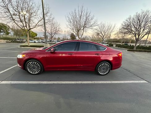 Used 2017 Ford Fusion SE w/ Fusion SE Technology Package image 9
