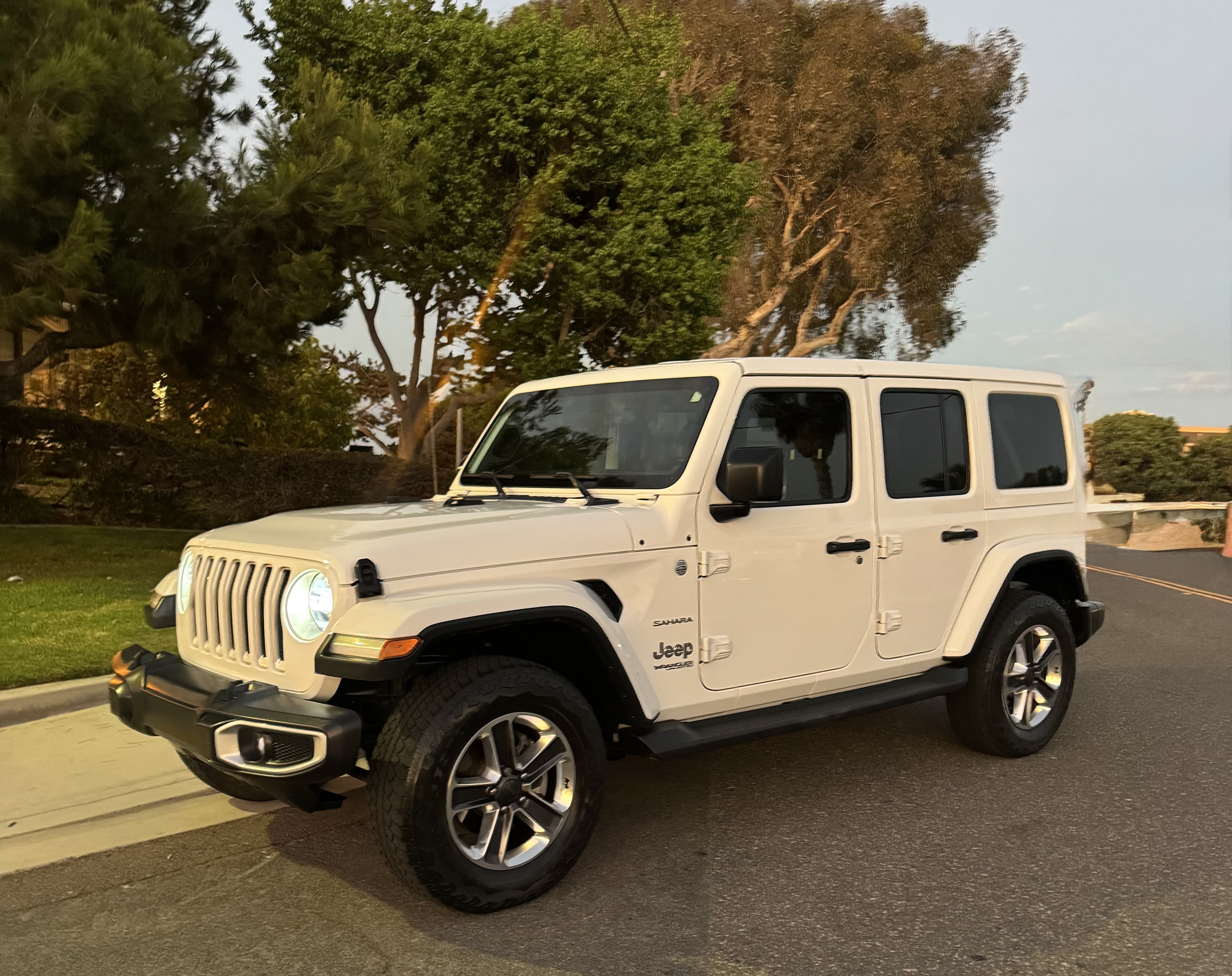 Used 2021 Jeep Wrangler Unlimited Sahara w/ LED Lighting Group AWD/4WD image 1