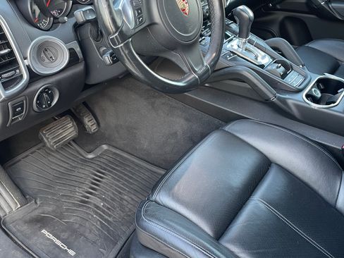 Used 2014 Porsche Cayenne Sport Utility 4D image 9