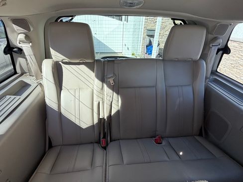 Used 2016 Lincoln Navigator Select image 28