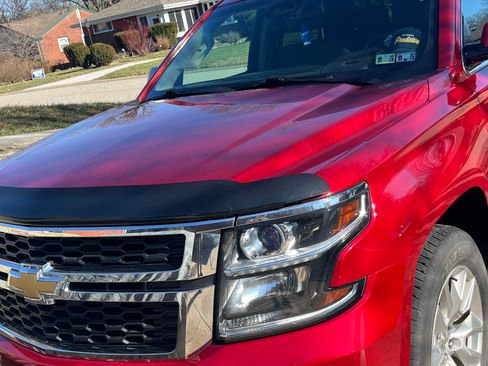 Used 2015 Chevrolet Suburban LT image 4