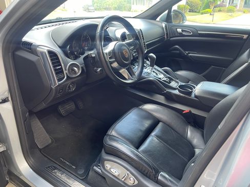 Used 2018 Porsche Cayenne Platinum Edition AWD/4WD image 9