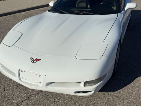 Used 1998 Chevrolet Corvette Coupe w/ Memory Pkg image 2