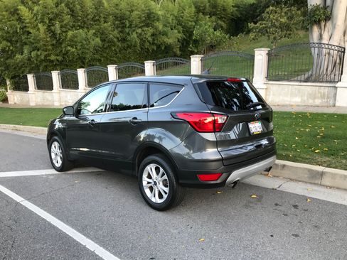 Used 2019 Ford Escape SE image 4