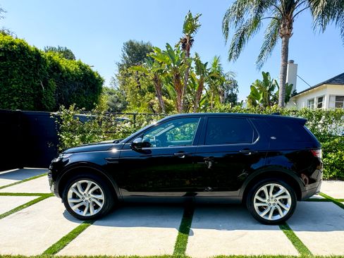 Used 2019 Land Rover Discovery Sport HSE Luxury image 4