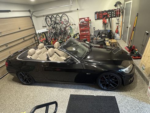 Used 2011 BMW 335i Convertible image 12