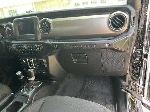 Used 2018 Jeep Wrangler Unlimited Sport S AWD/4WD image 14